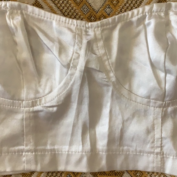 Pretty Little Thing Crop Top // - Picture 2 of 5